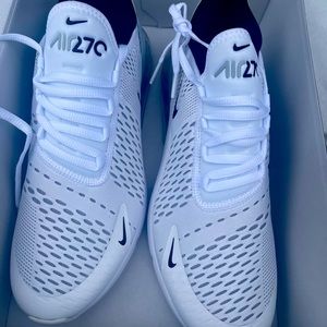 Size 9 men air max 270